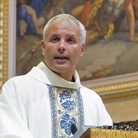 Piano di Sorrento, la meditazione di don Rito Maresca: “Gesù non viene a rovinare, ma a liberare”