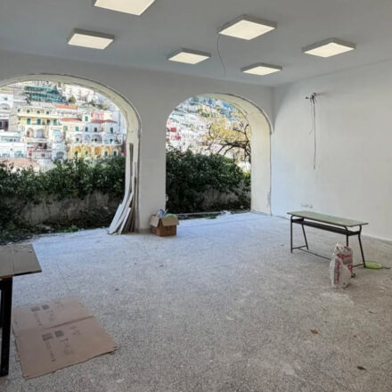 Positano, lavori alle ex Scuole Elementari: il cantiere non si ferma nemmeno nelle festività natalizie