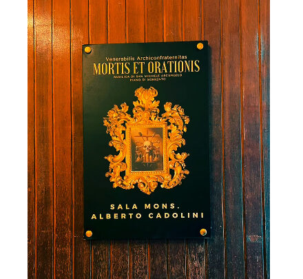 Piano di Sorrento, un ricordo che vive nella comunità: intitolati a Don Alberto Cadolini i locali dell’Arciconfraternita Morte e Orazione