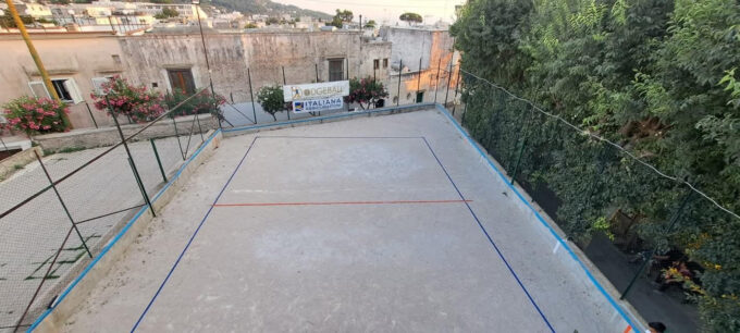 Anacapri, 200mila euro per la rinascita della Sala Parrocchiale e del campetto: il Comune sostiene la comunità dopo l’incendio