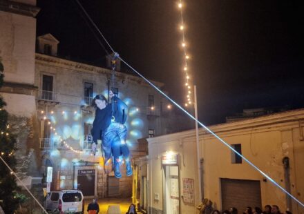 Massa Lubrense, la Befana scende dal Torrione per i bambini