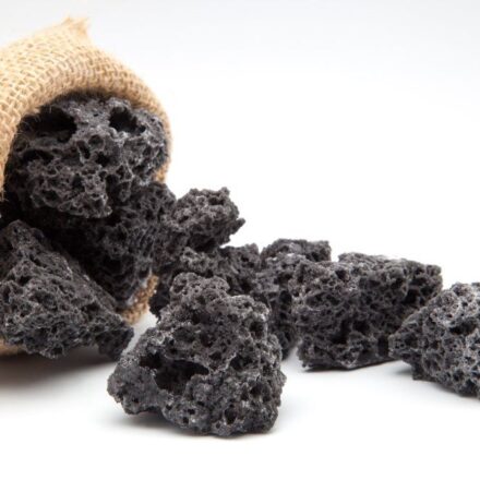 Arriva la Befana, la ricetta per preparare il carbone dolce da mettere nella calza