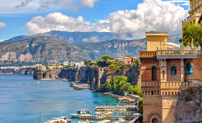 Penisola Sorrentina, il futuro delle spiagge: sostegno agli imprenditori balneari con il Decreto Indennizzi
