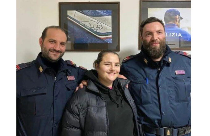 Poliziotti di Sorrento, professionalità e cuore: quando una divisa salva una vita