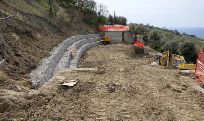 Sorrento, via Fontanelle: lavori ancora in salita tra varianti e nuovi fondi comunali