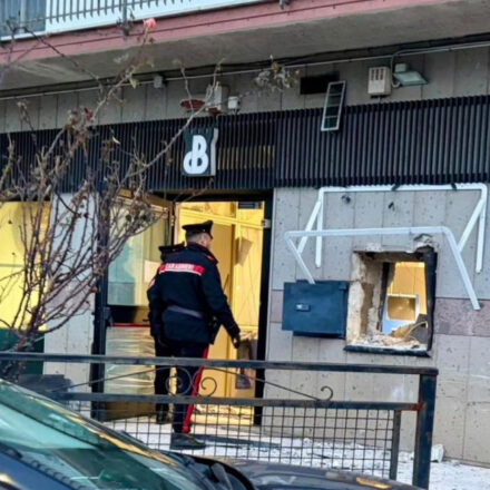 Assalto al bancomat ad Agerola, fuga sulla Statale Amalfitana. Sei persone fermate ed arrestate nel casertano