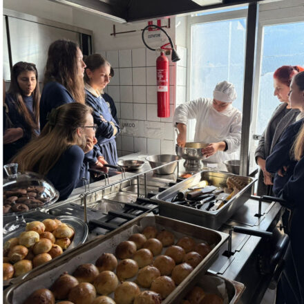 Scambio culturale ad Agerola: l’Istituto Alberghiero accoglie studenti bulgari con il progetto Erasmus+