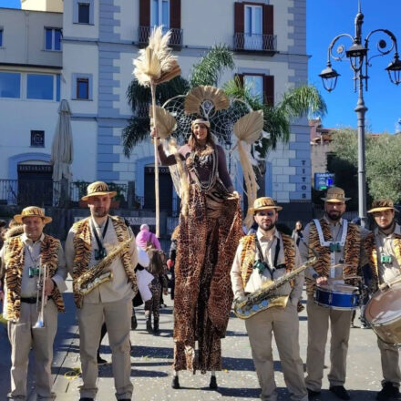 Festa di Carnevale a Vico Equense tra colori, sole e tanto divertimento