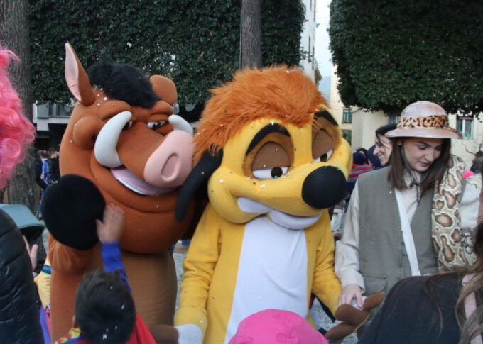 Vico Equense, la pioggia interrompe il Carnevale. Domenica la grande chiusura in piazzale Siani
