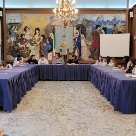 Piano di Sorrento, il Consiglio comunale delle ragazze e dei ragazzi: partecipazione attiva e idee per il futuro della città