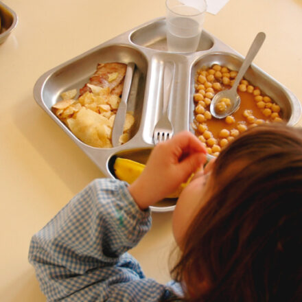 Centro cottura e mensa scolastica a Massa Lubrense: l’intervento di “Azione in Comune” sui ritardi e sull’incertezza del servizio