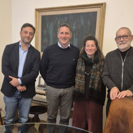 Un dono d’arte per Positano: la preziosa collezione di ceramiche Camponi entra nel patrimonio comunale