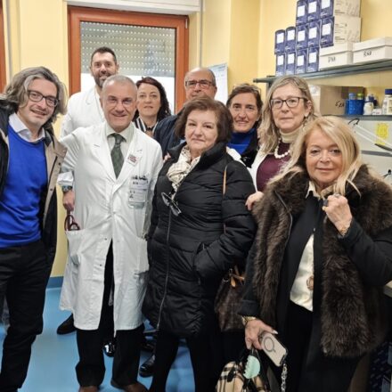 Da Sorrento al Pascale, l’associazione «Rf78 – PerSempreRoby» dona un macchinario di ultima generazione