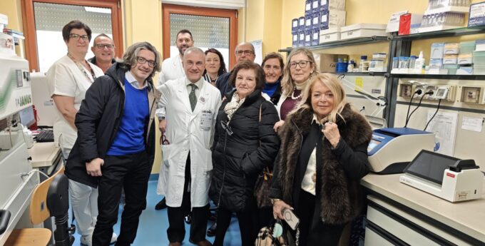 Da Sorrento al Pascale, l’associazione «Rf78 – PerSempreRoby» dona un macchinario di ultima generazione