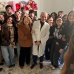 Piano di Sorrento, a Mortora Shabbat di sorrisi con don Giovanni Berti (Gioba): quando la fede si racconta con una vignetta