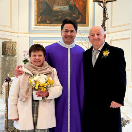 Agerola, gioia e commozione per Gaetano e Rosa che festeggiano i 50 anni di matrimonio