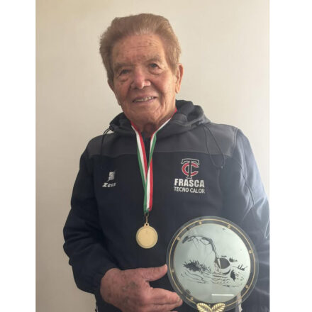 Piano di Sorrento, record italiano e medaglia: Michele Maresca incanta la Piscina Scandone a Napoli