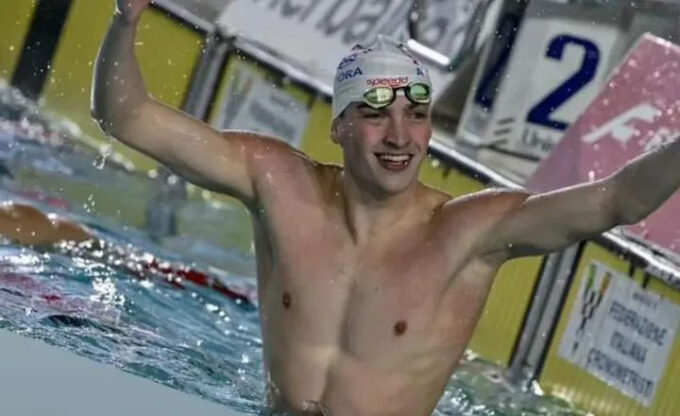 Impresa del sorrentino Alessandro Acampora a Riccione: record e oro nei 400 misti Juniores