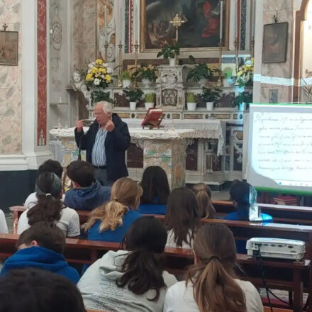 Positano, studenti a lezione di storia con il libro dell’Avv. Francesco Saverio Esposito di Piano di Sorrento