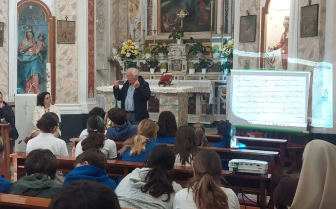 Positano, studenti a lezione di storia con il libro dell’Avv. Francesco Saverio Esposito di Piano di Sorrento