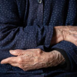 Meta, al via la Carta Anziani: agevolazioni e servizi dedicati agli over 65. Ecco come richiederla