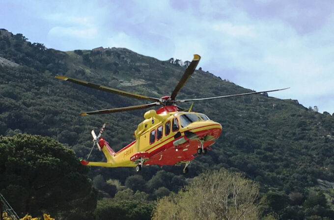 Perde l’equilibrio e cade nel terreno agricolo, ferito un 63enne di Maiori. Soccorsi in azione con eliambulanza