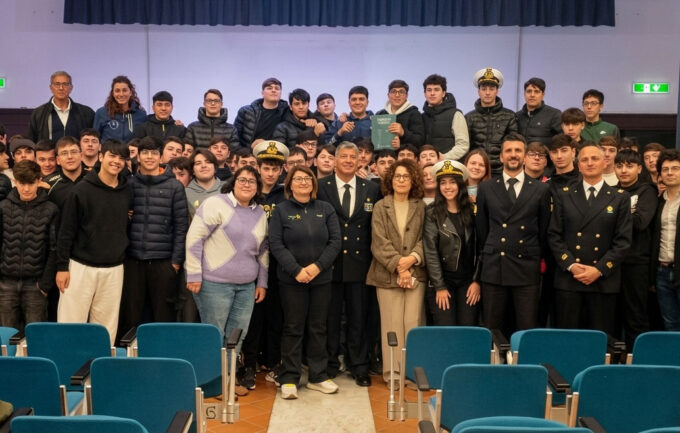 Piano di Sorrento, la Guardia Costiera incontra gli studenti: educazione e tutela al centro della “Festa del Mare”