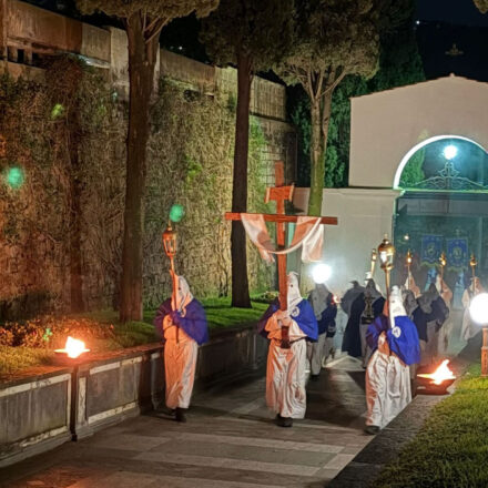 Piano di Sorrento, tra vento e silenzio: il cammino intenso della Confraternita della B.V. Immacolata e dei Santi Nicola e Luigi