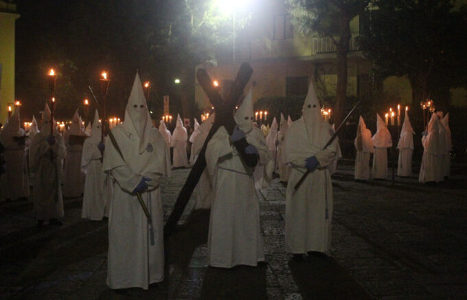 Piano di Sorrento, la Processione Bianca: una comunità in cammino. Dove seguire la diretta streaming