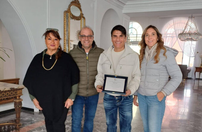 L’abbraccio dell’associazione “Capri senza Barriere” a Sal Da Vinci: “Ci sono incontri che si sentono”