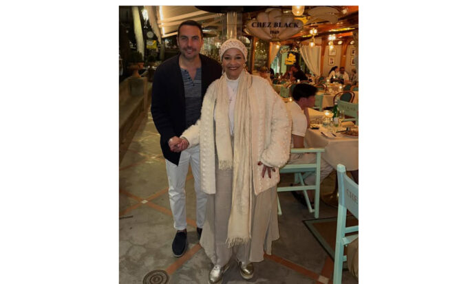 Sotto le luci di Positano: la magia del ristorante “Chez Black” e la visita di Debbie Allen