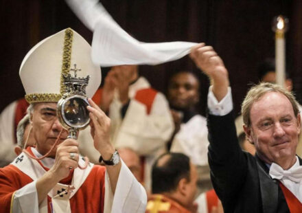 Il miracolo di maggio emoziona Napoli: si è sciolto il sangue di San Gennaro