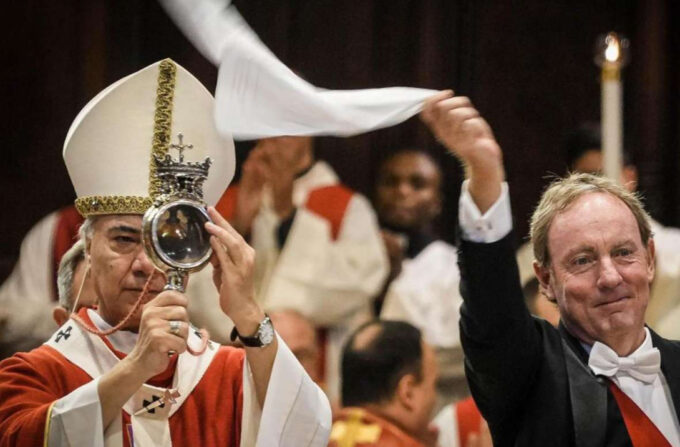 Il miracolo di maggio emoziona Napoli: si è sciolto il sangue di San Gennaro