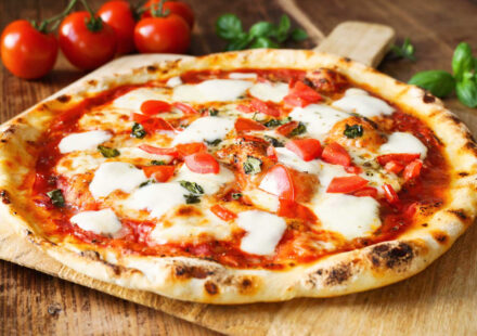 A Meta dal 19 al 21 maggio torna Pizza d’aMare 2026. Special guest Errico Porzio
