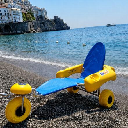 Amalfi, al via “Mare per tutti”: spiaggia accessibile e inclusiva per le persone con disabilità