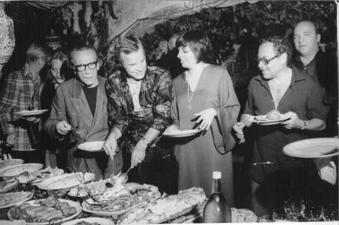 Un tuffo nella Positano degli anni ’70: lo scatto con Zeffirelli, Eduardo e Liza Minnelli diventa memoria