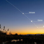 La notte dei tre pianeti: Venere, Giove e Mercurio si sfiorano nel cielo d’estate