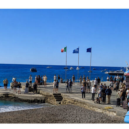 Positano, arrivano tre nuovi gazebo sulla banchina: più ombra e comfort per turisti e residenti