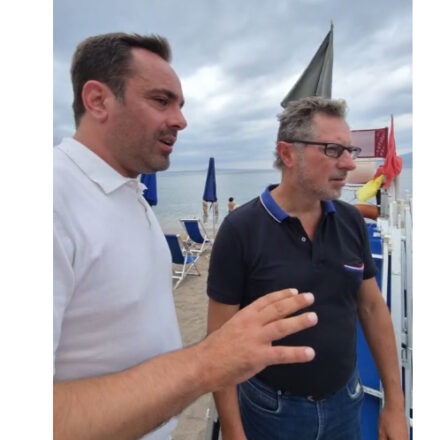 Spiagge libere e demanio marittimo, il deputato Borrelli torna a Marina di Vico: «Servono più controlli». Incontro con il sindaco Aiello