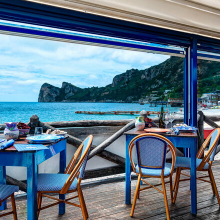 Massa Lubrense, sospeso per tre mesi il titolare del ristorante “Maria Grazia” a Nerano. L’avvocato: «Il locale resta regolarmente aperto»