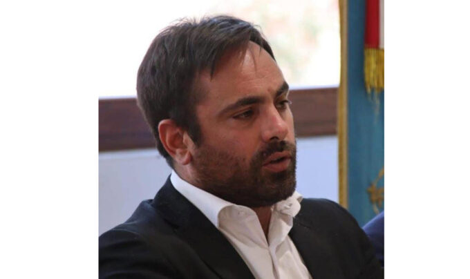 Vico Equense, il sindaco Giuseppe Aiello replica a Francesco Emilio Borrelli: “Venga in Comune, il confronto si fa nelle sedi istituzionali”