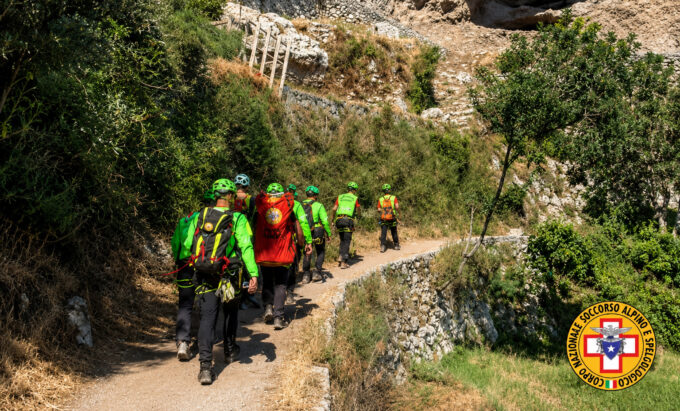 Sentiero degli Dei, escursionista ferita durante il percorso: intervento del Soccorso Alpino