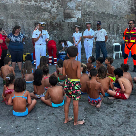 Piano di Sorrento, il mare si vive in sicurezza: successo per l’iniziativa a Marina di Cassano