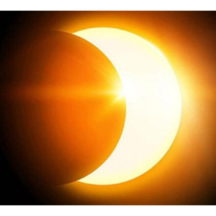 Eclissi di Sole del 12 agosto 2026, spettacolo al tramonto: come osservarla senza rischi