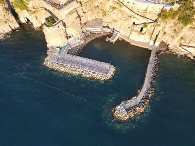 Sant’Agnello, molo libero della Marinella: il mare è di tutti, non di chi prevarica…