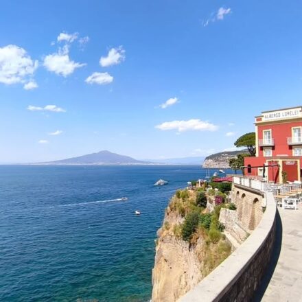 Sorrento, presunte anomalie in un ufficio: il consigliere Eduardo Fiorentino affida ai social la sua “previsione”