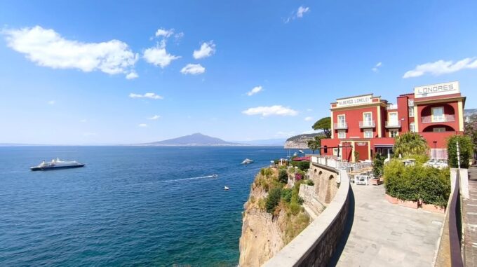 Sorrento, presunte anomalie in un ufficio: il consigliere Eduardo Fiorentino affida ai social la sua “previsione”