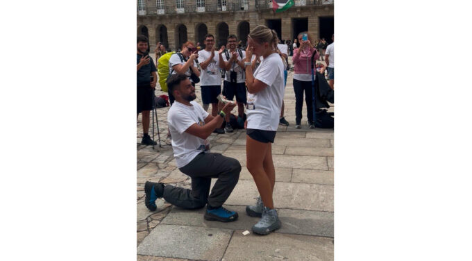 Amore sul Cammino di Santiago, proposta di nozze durante il pellegrinaggio dell’Arcidiocesi Sorrento – Castellammare di Stabia