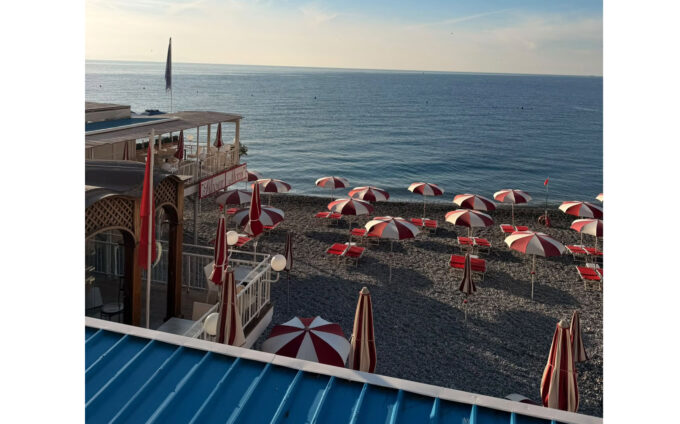 Amalfi, lo storico stabilimento balneare Silver Moon resta chiuso: «Al momento non possiamo aprire»