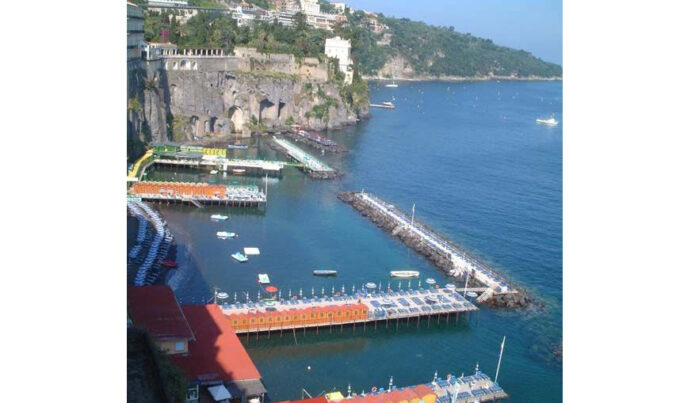 Sorrento, residenti e accesso al mare: Rosario Lotito raccoglie testimonianze e chiede verifiche